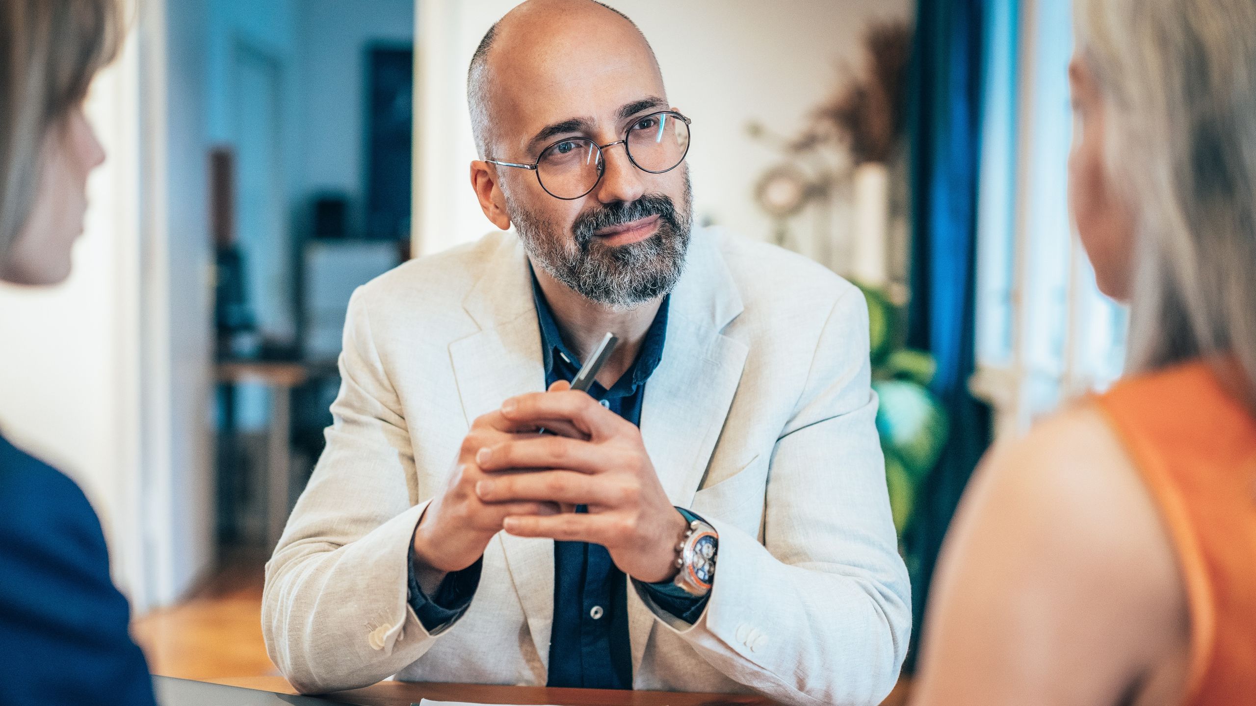 Life Insurance Agent vs. Broker: Key Differences Explained